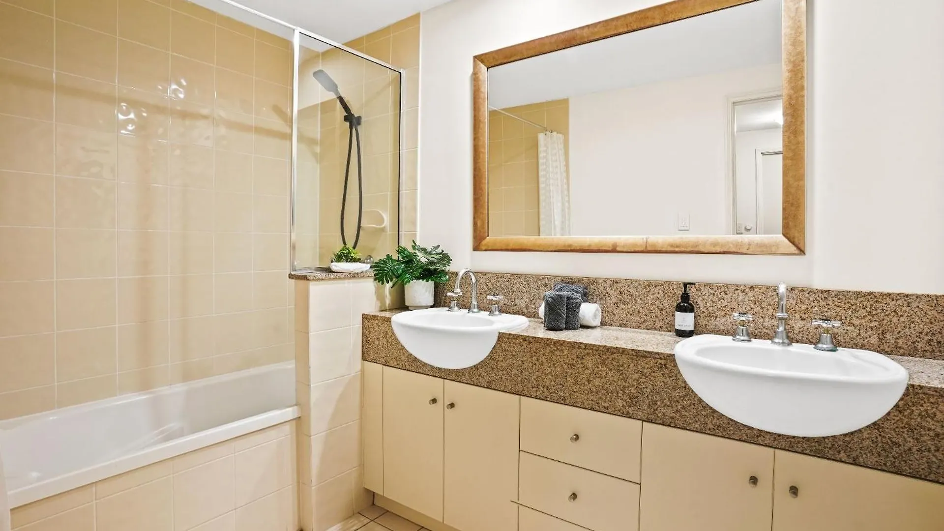 Lejlighed Lavender Lakes - Resort Style Living Cairns